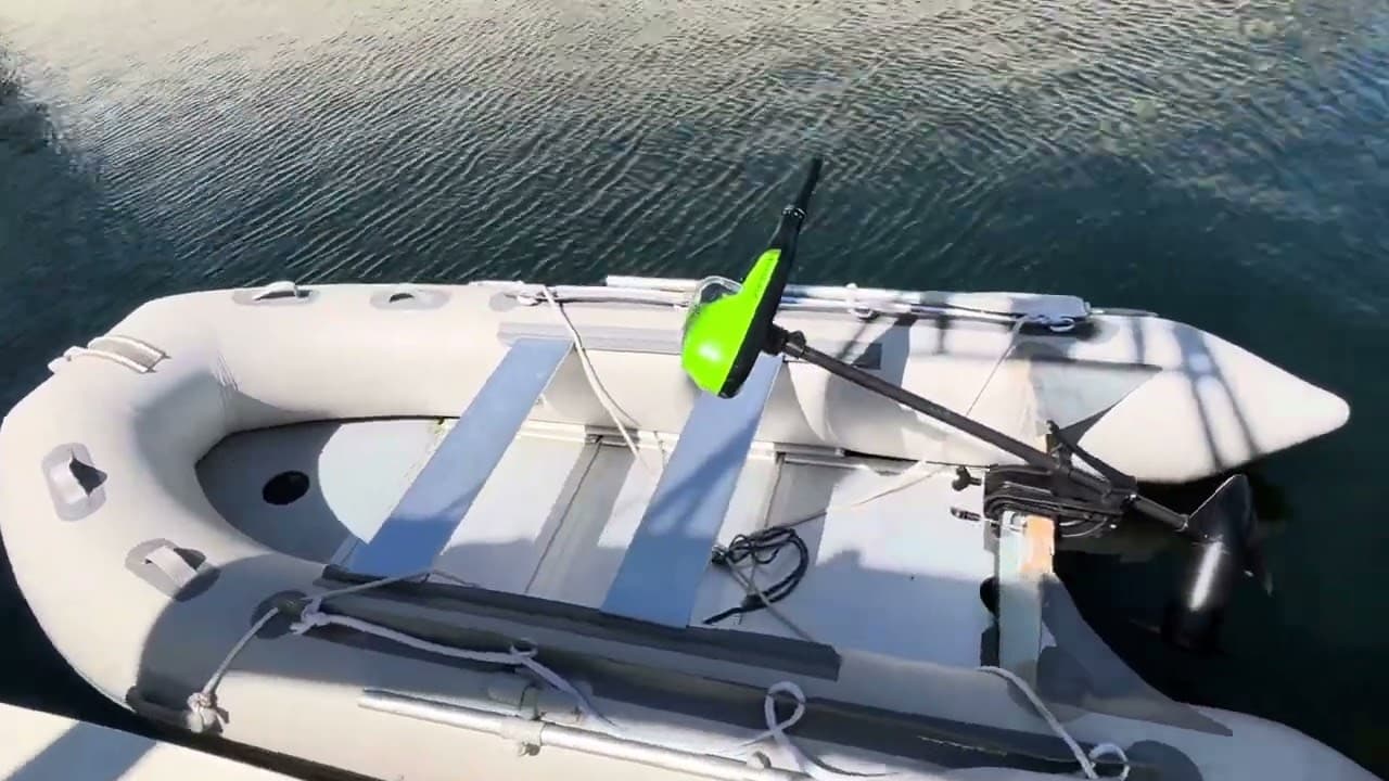 十岁左右的儿童如何自然学习开船?推荐一款适合儿童使用的电推螺旋桨。